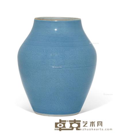  清17世纪 天蓝釉刻牧丹纹瓶 高29cm