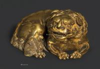  清17世纪 鎏金铜卧狮