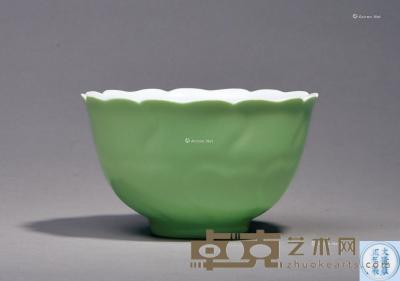 * 清雍正 秋葵绿釉花口茶碗 直径9.5cm