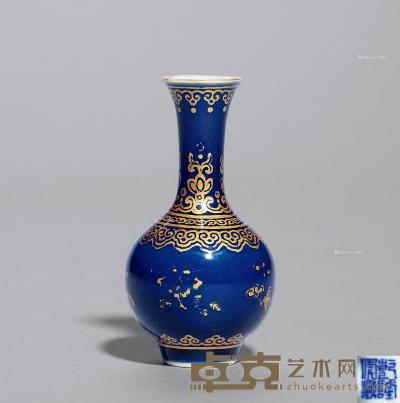 * 清乾隆 蓝釉金彩折枝花卉纹小瓶（带座） 高8cm