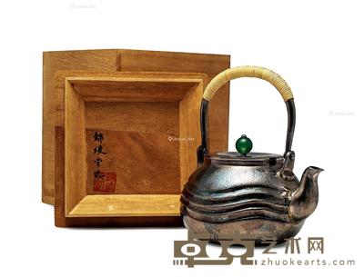  水波纹·碧绿摘钮˙银壶 高13.5cm；宽12.5cm