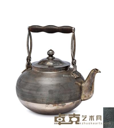  轮线纹˙木质提梁˙银壶 高17.5cm；宽18cm