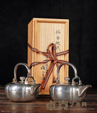  昭和时代 三世藏六造˙阿古陀式˙银酒铫 （一对） 高13cm；宽16cm