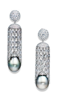  珍珠配钻石耳环 （一对）