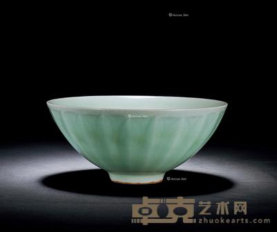 明 龙泉窑莲瓣纹碗 直径16.5cm
