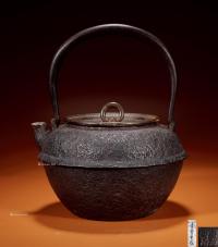  明治时期 金寿堂二代堂主雨宫宗造铜镜盖铁壶