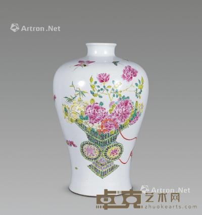  清 粉彩花蝶纹梅瓶 高31cm