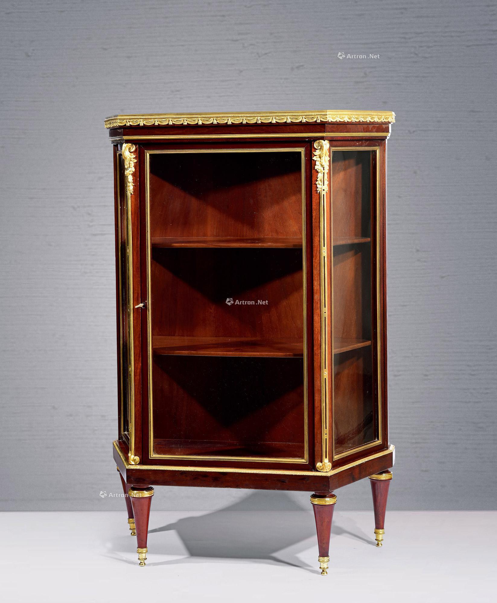 约1880年 法国制桃花心木玻璃陈列柜