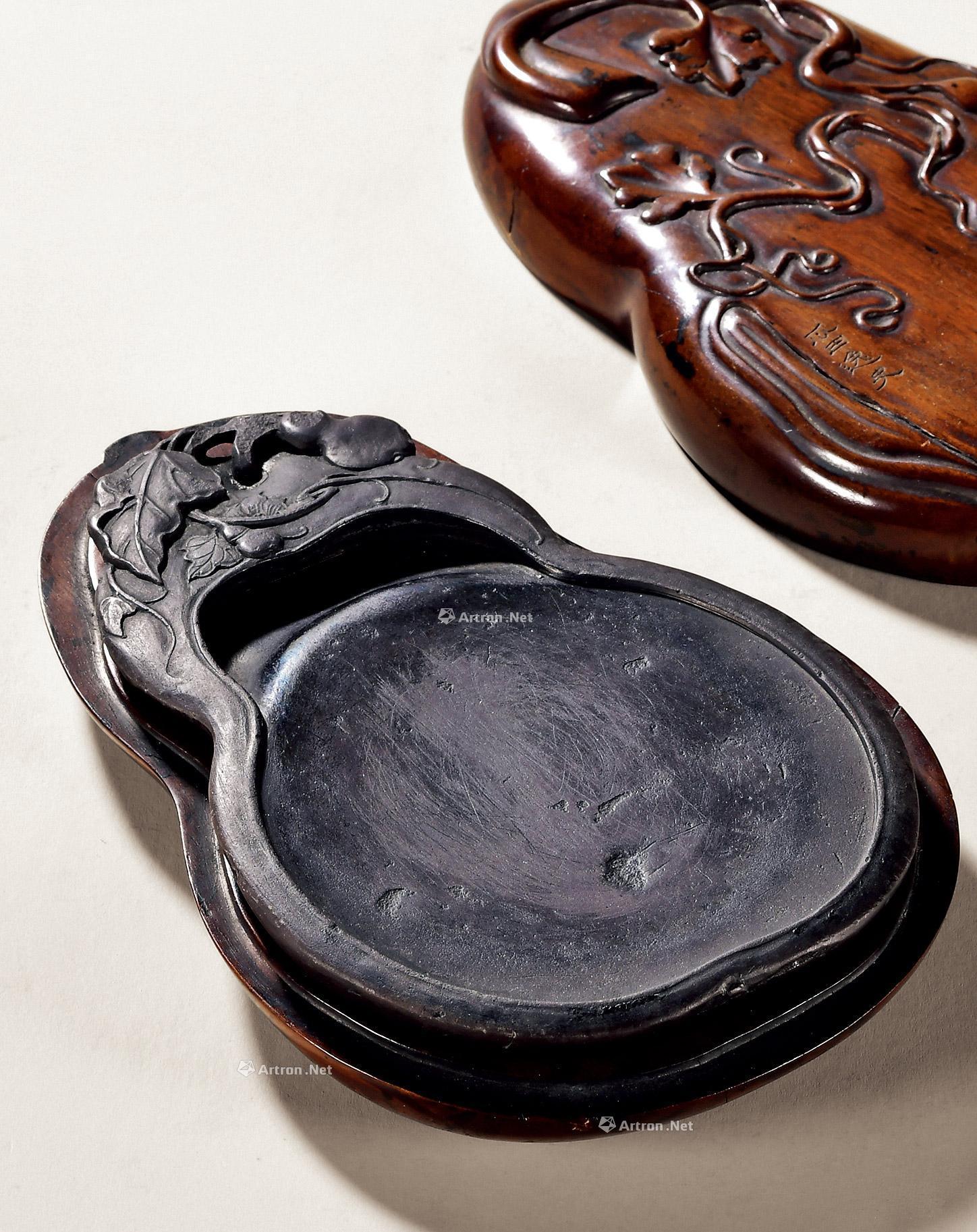 清 张庚款葫芦形端砚